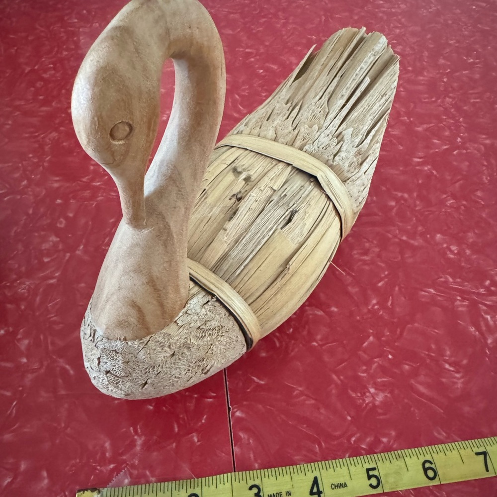 Vintage handcrafted swan figure -1980’s - made in Philippines. - Picture 5 of 7